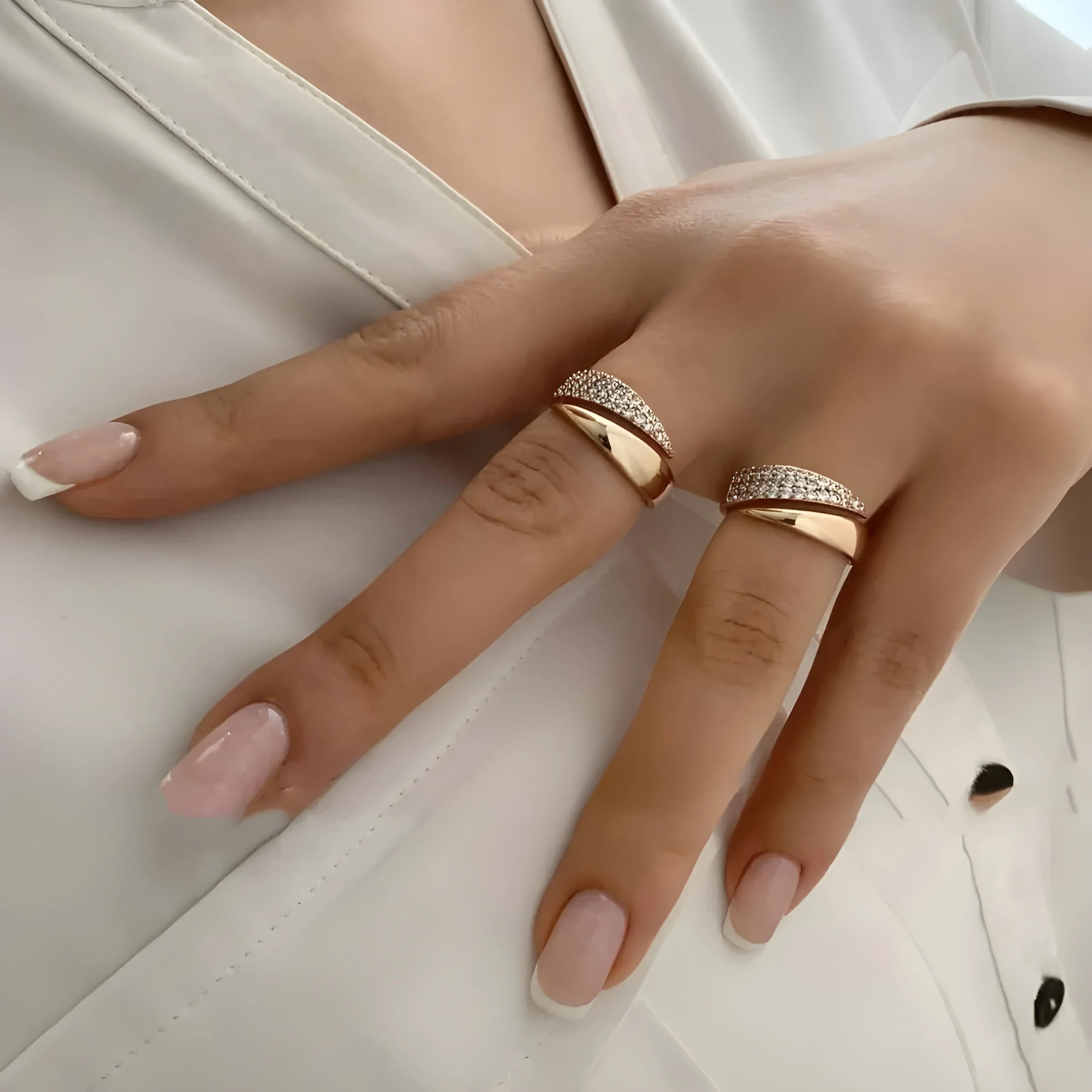LUMINA | Anillo elegante con piedras brillantes (1+1 GRATIS)