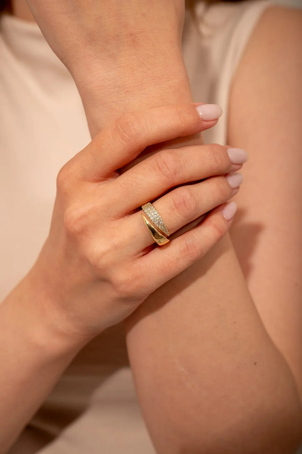 LUMINA | Anillo elegante con piedras brillantes (1+1 GRATIS)