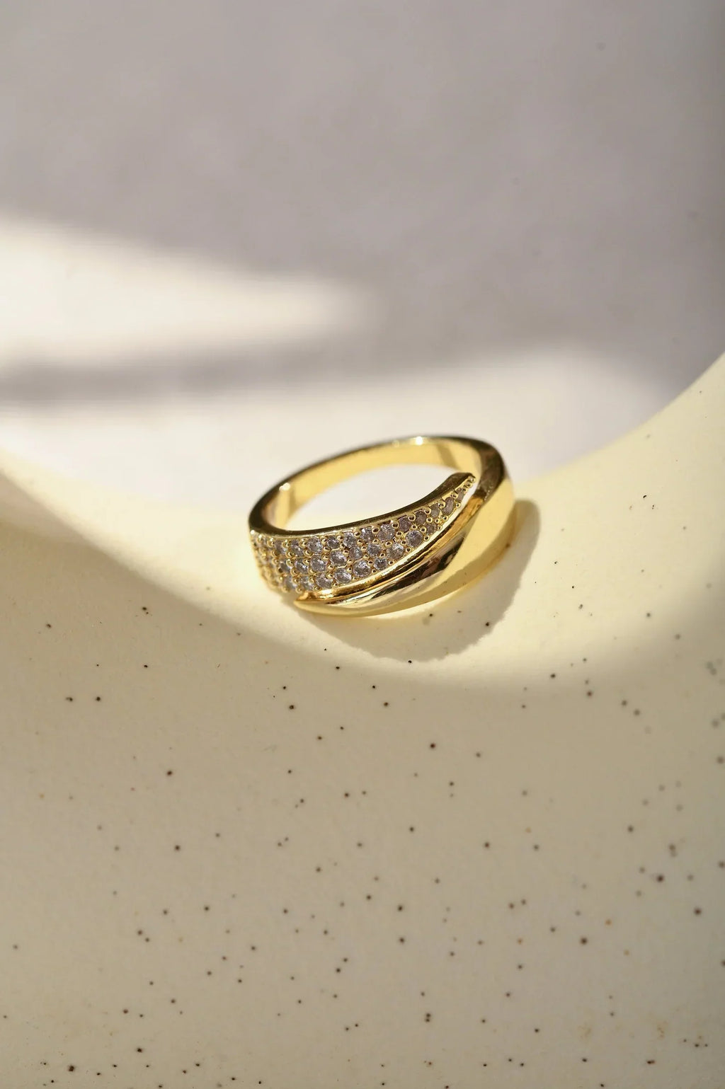 LUMINA | Anillo elegante con piedras brillantes (1+1 GRATIS)