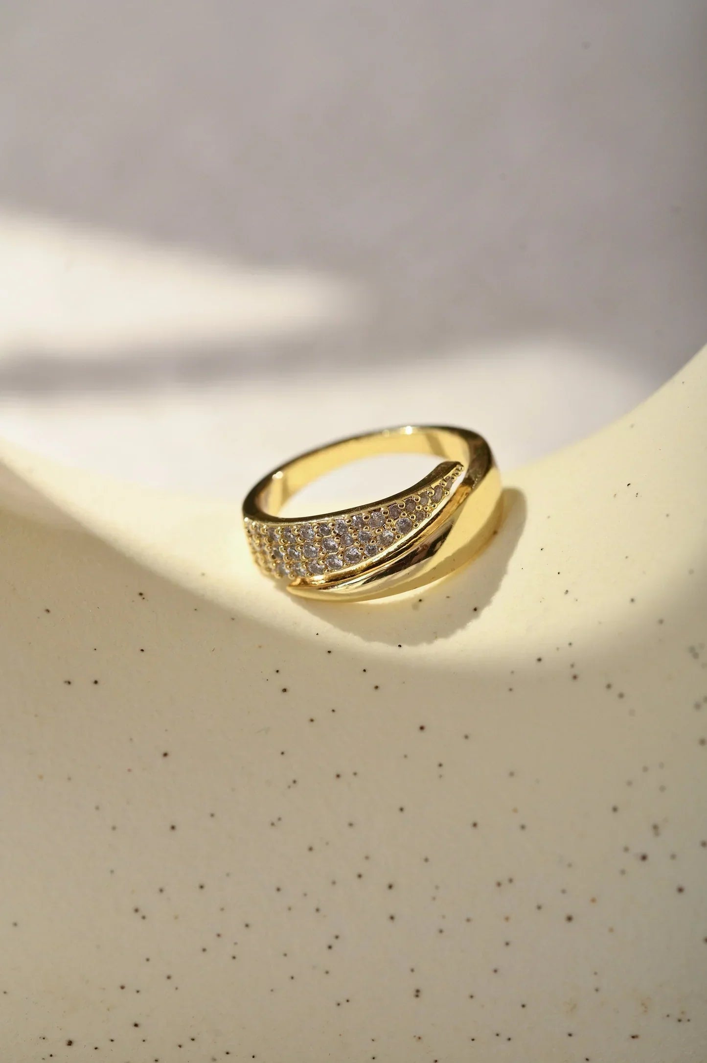 LUMINA | Anillo elegante con piedras brillantes (1+1 GRATIS)