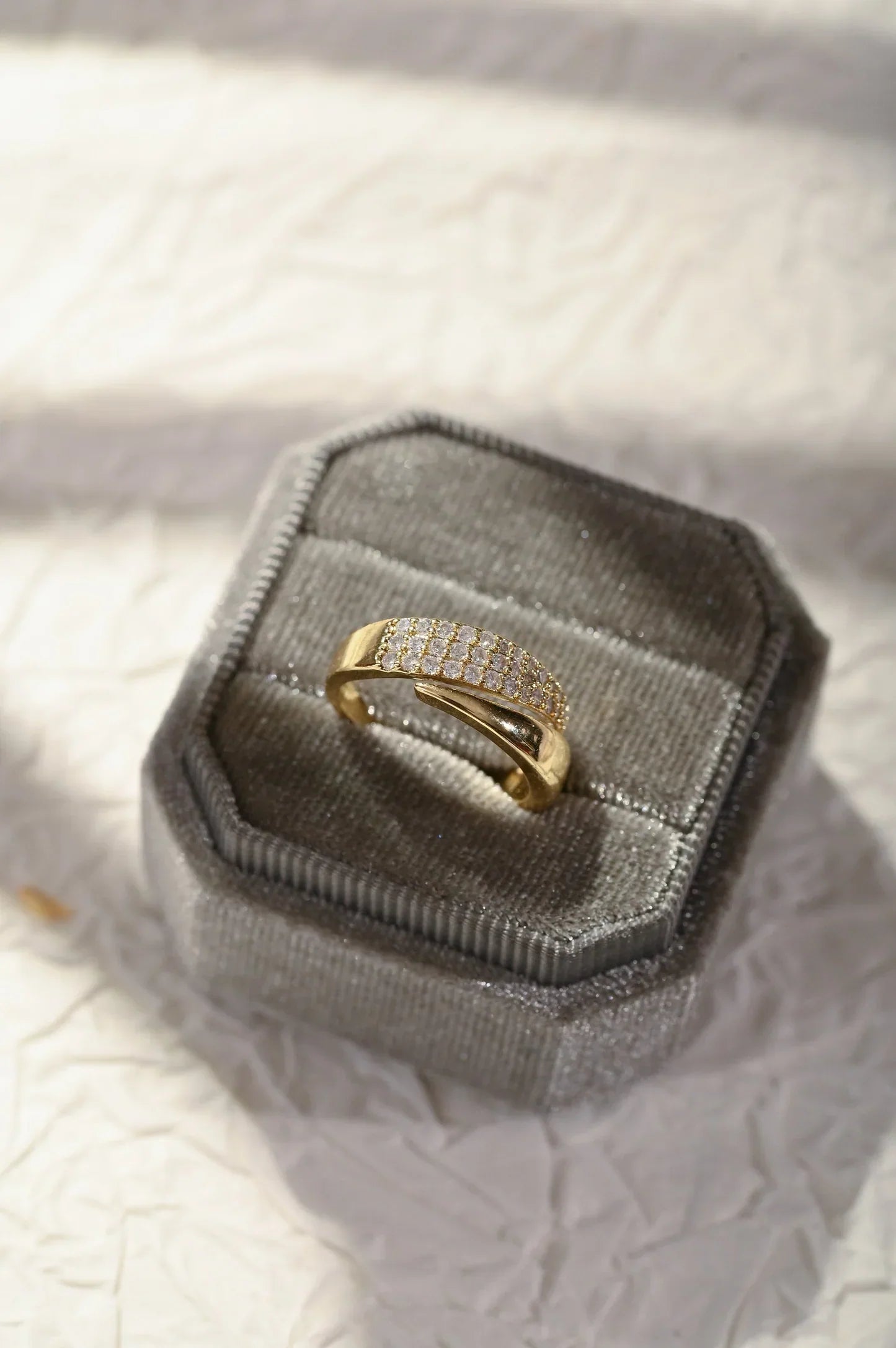 LUMINA | Anillo elegante con piedras brillantes (1+1 GRATIS)