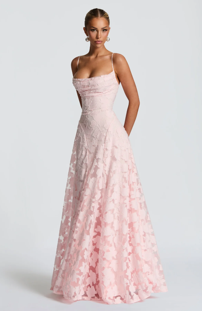 VIPER | Elegante vestido largo de encaje