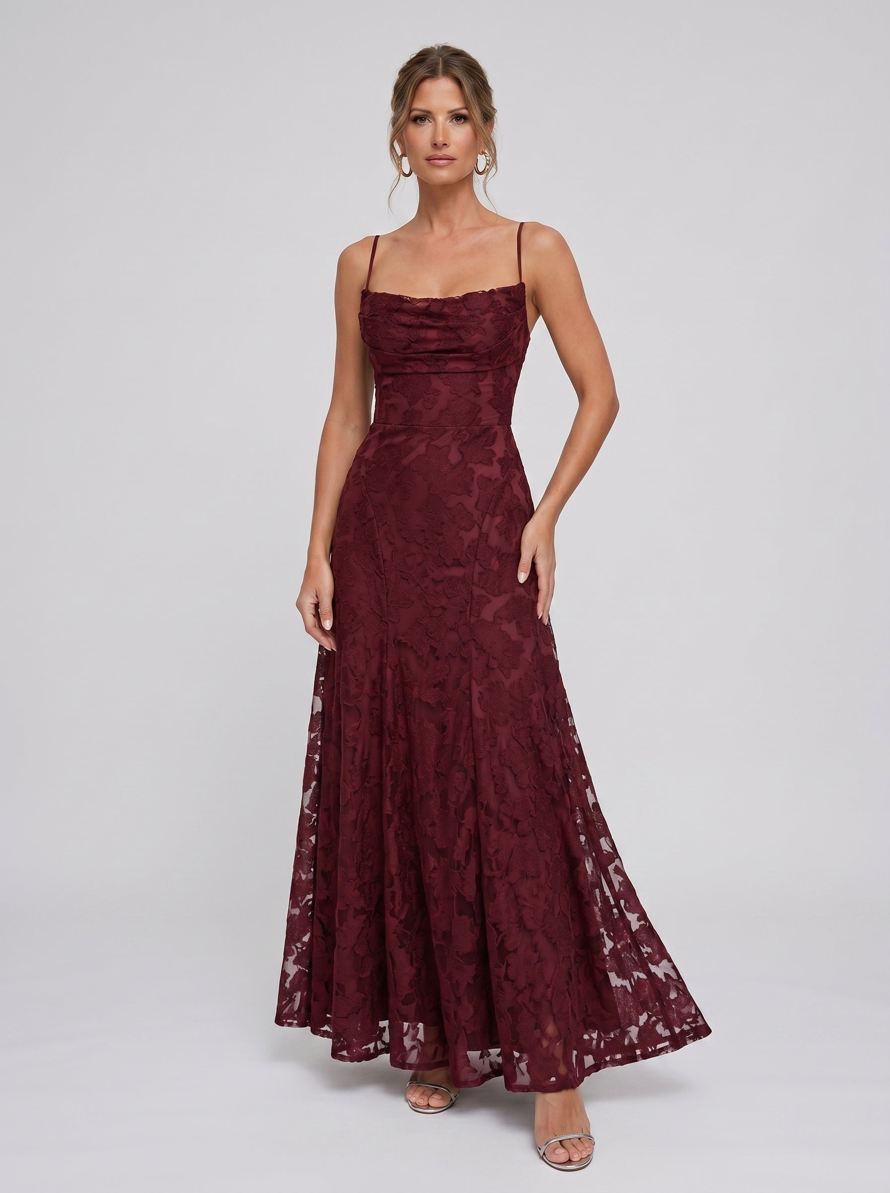 VIPER | Elegante vestido largo de encaje