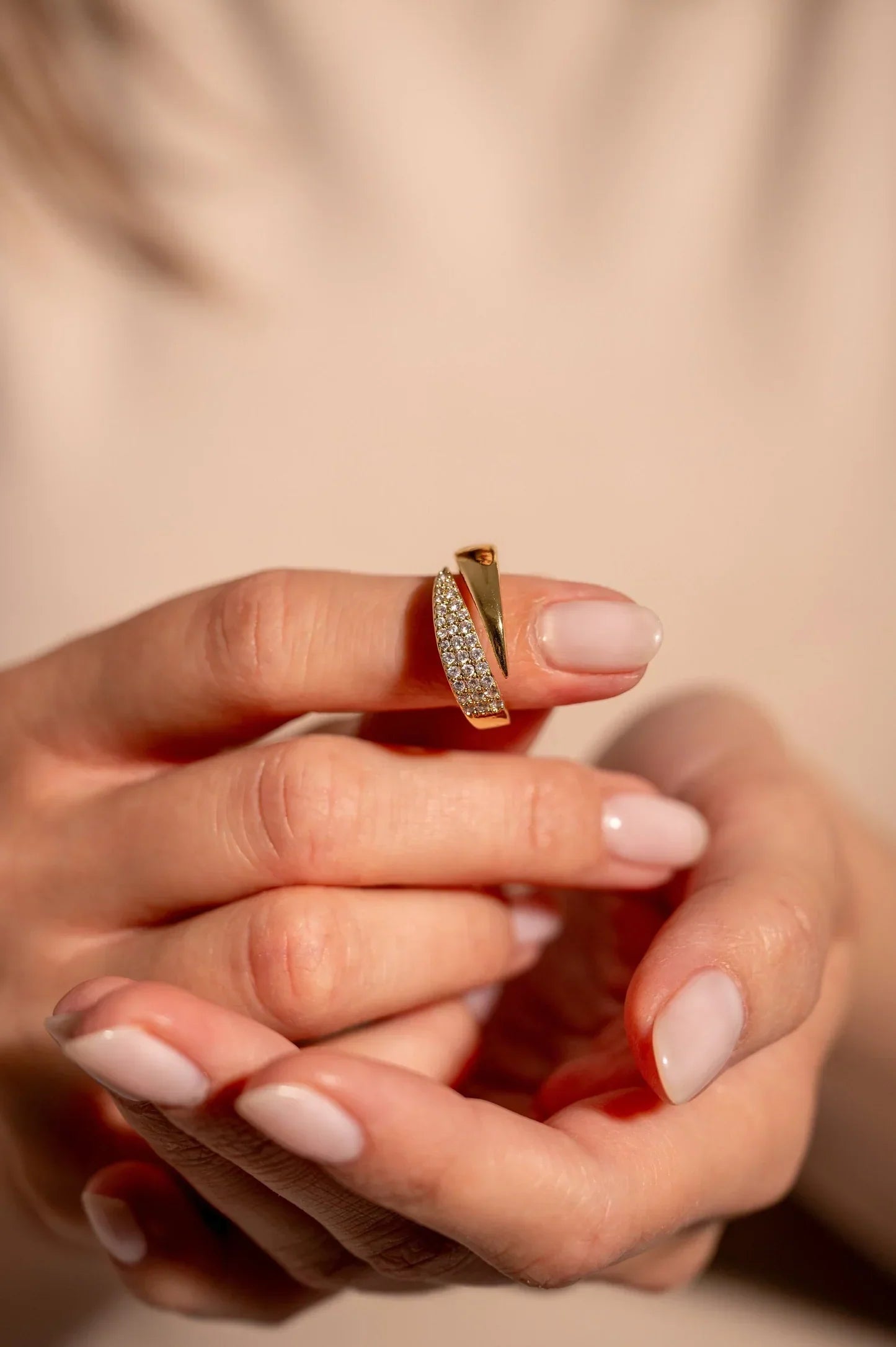 LUMINA | Anillo elegante con piedras brillantes (1+1 GRATIS)