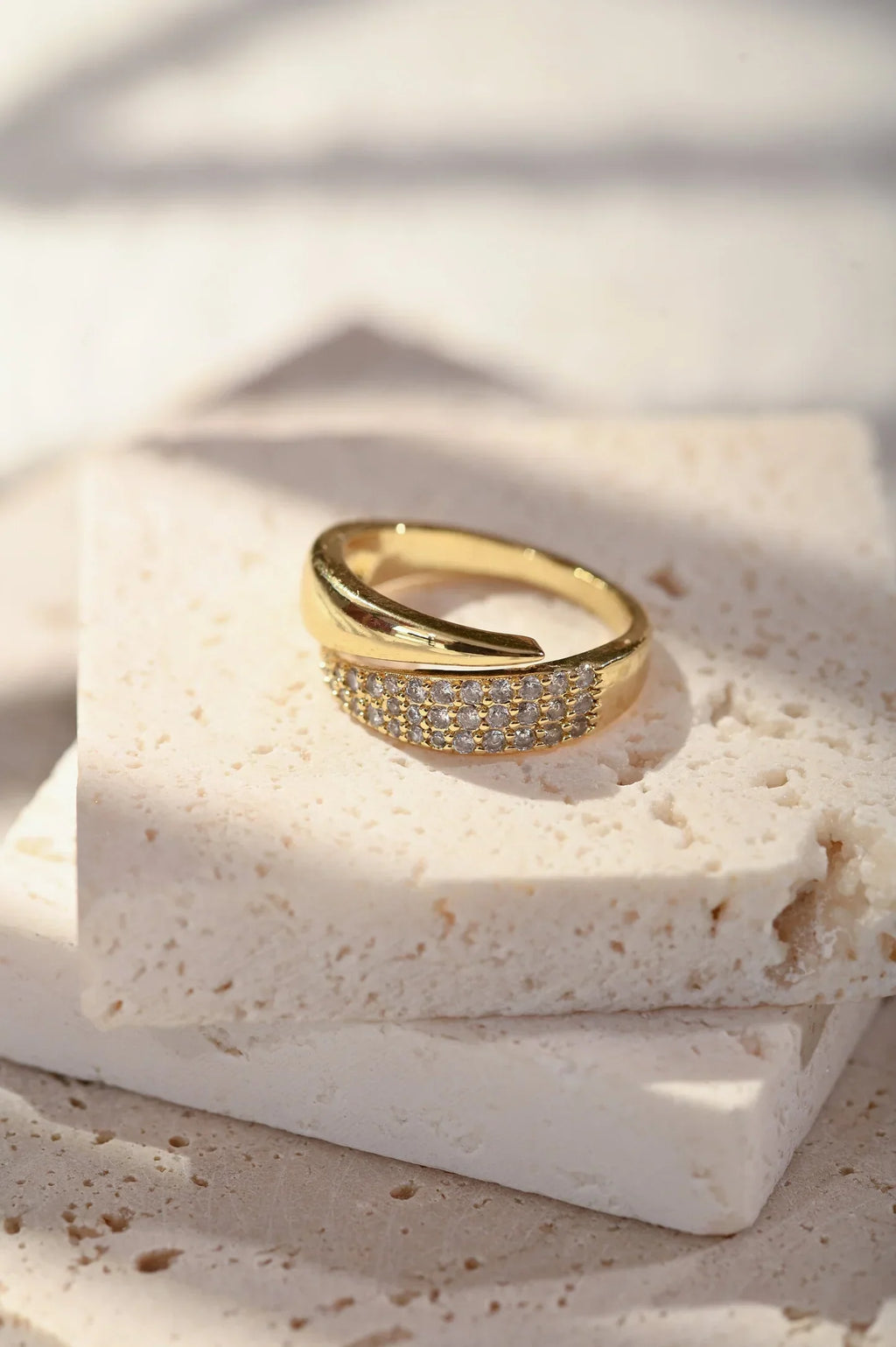 LUMINA | Anillo elegante con piedras brillantes (1+1 GRATIS)